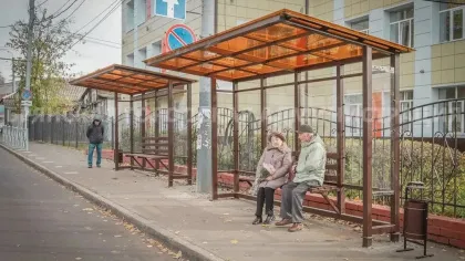 В Брянске установили адаптированные остановки у школы №2