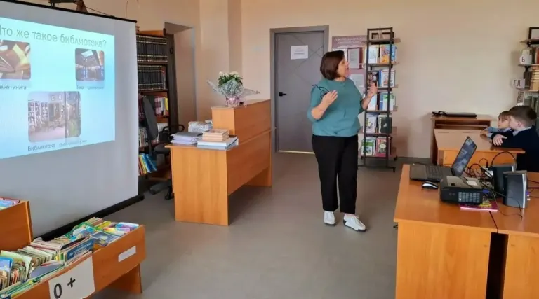 Первоклассники навлинской гимназии познакомились с библиотекой