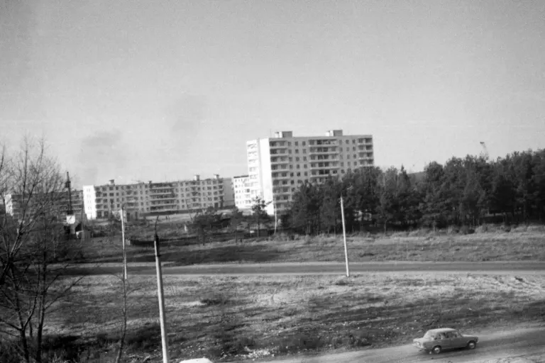 Вид из Брянска середины 1980-х: улица Чернышевского и Есенинский микрорайон