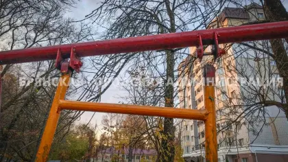 В Брянске демонтируют аварийные детские площадки
