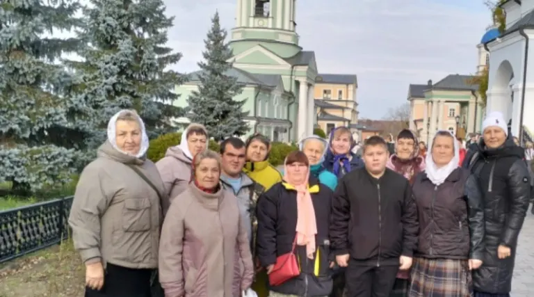 Волонтёры из Навлинского района совершили паломничество в Оптину пустынь