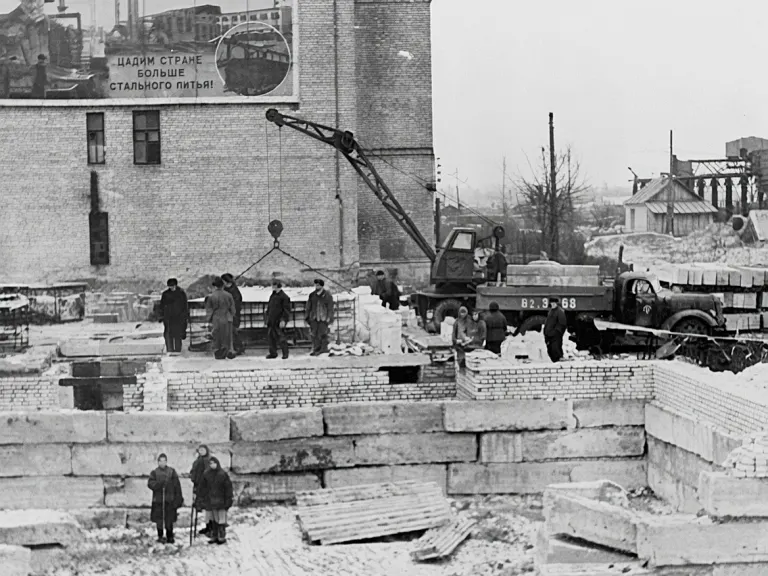 Архивное фото: восстановление Бежицкого сталелитейного завода в 1950-х