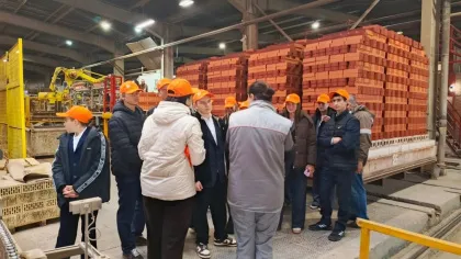 Девятиклассники посетили кирпичный завод в Выгоничском районе