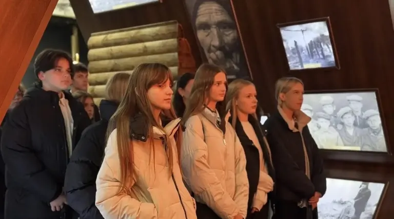 Школьники Брянска посетили партизанскую поляну, областную Думу и сыродельный завод