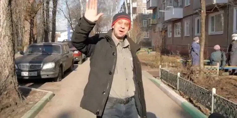 Погиб брянский художник Иннокентий Курбатов, ставший интернет-мемом